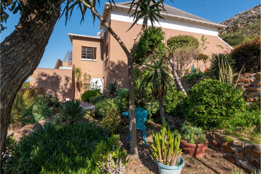 8 Bedroom Property for Sale in Glencairn Western Cape